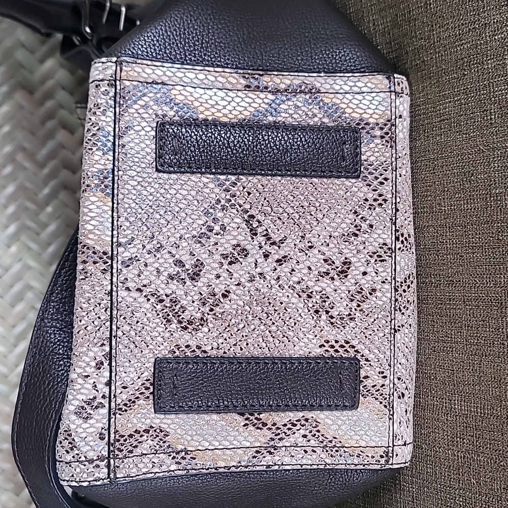 T TAHARI leather snake-skin detailed tote shoulder bag in Dark chocolate - Picture 6 of 10
